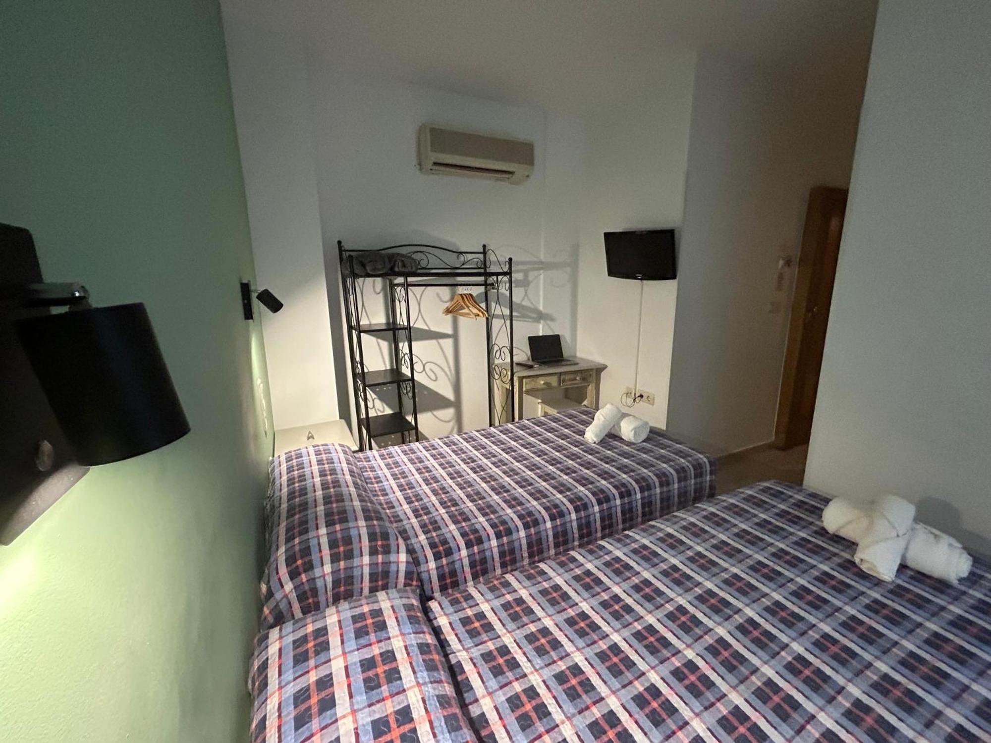 Hostal El Olivo Granada Bagian luar foto